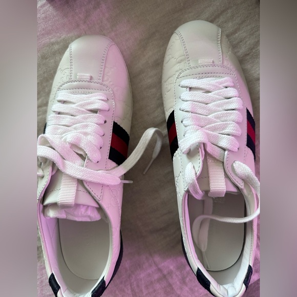 Like new, Gucci sneakers! Worn once and stored in box, in dust covers - Picture 4 of 7